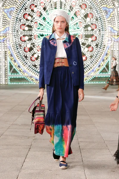 Look 50